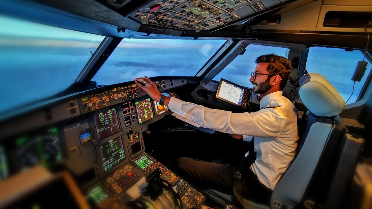 UAE: Pilot who cannot risk fasting on the job observes Ramadan ...