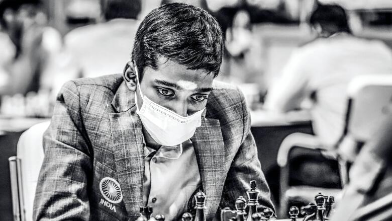 Rameshbabu Praggnanandhaa Defeats Chess World Champion Magnus Carlsen - The  New York Times