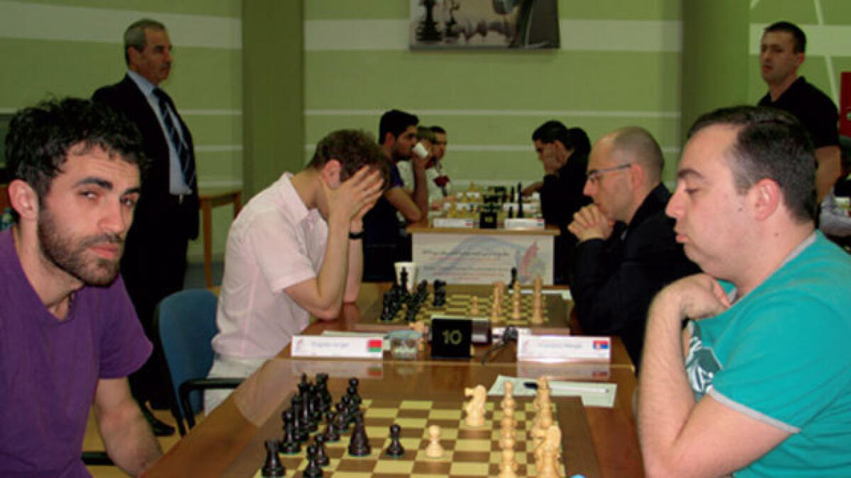 Gaioz Nigalidze chess grandmaster caught cheating with phone