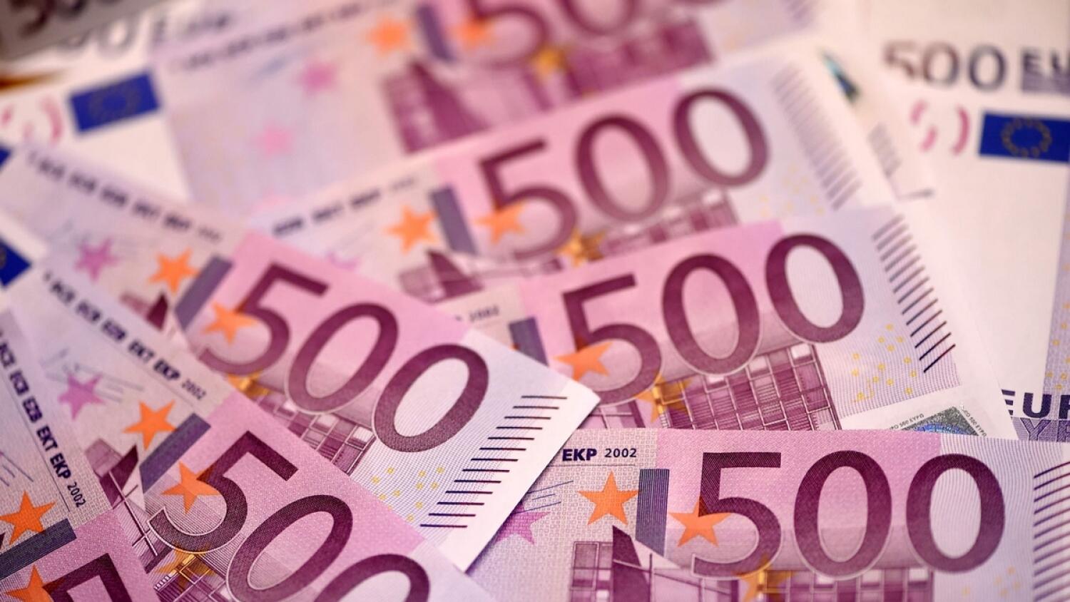 500 евро купюра принимают. Купюра 500 евро. Банкноты евро 500. 500 Евро купюра 2002. Евро картинки.