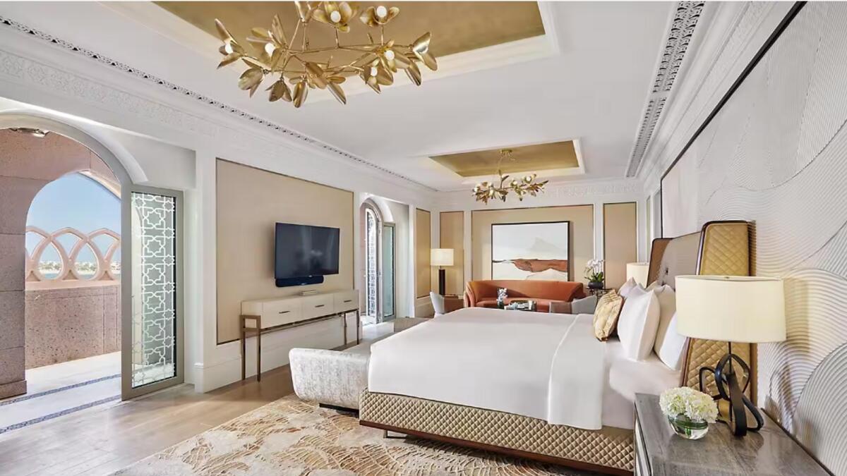 Private pools, Swarovski crystal tubs: 5 UAE luxury hotel rooms at up ...