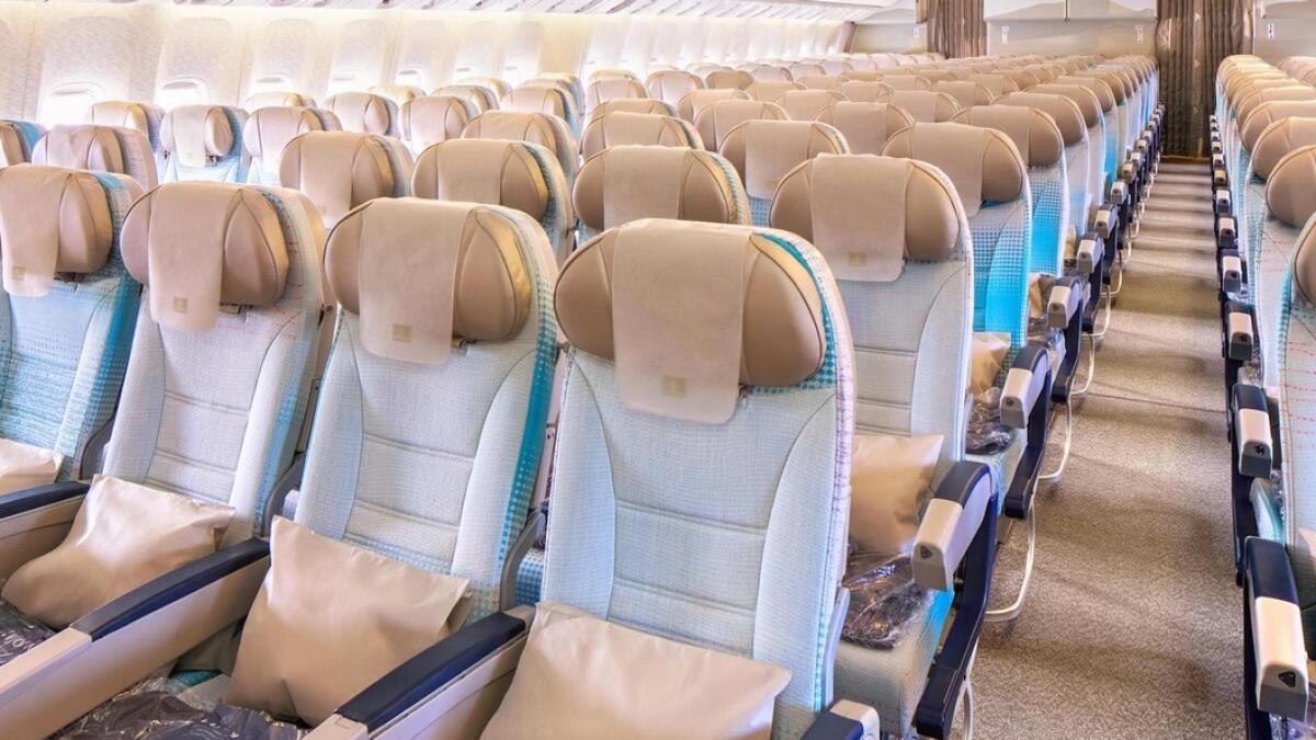 emirates economy class 777 300er