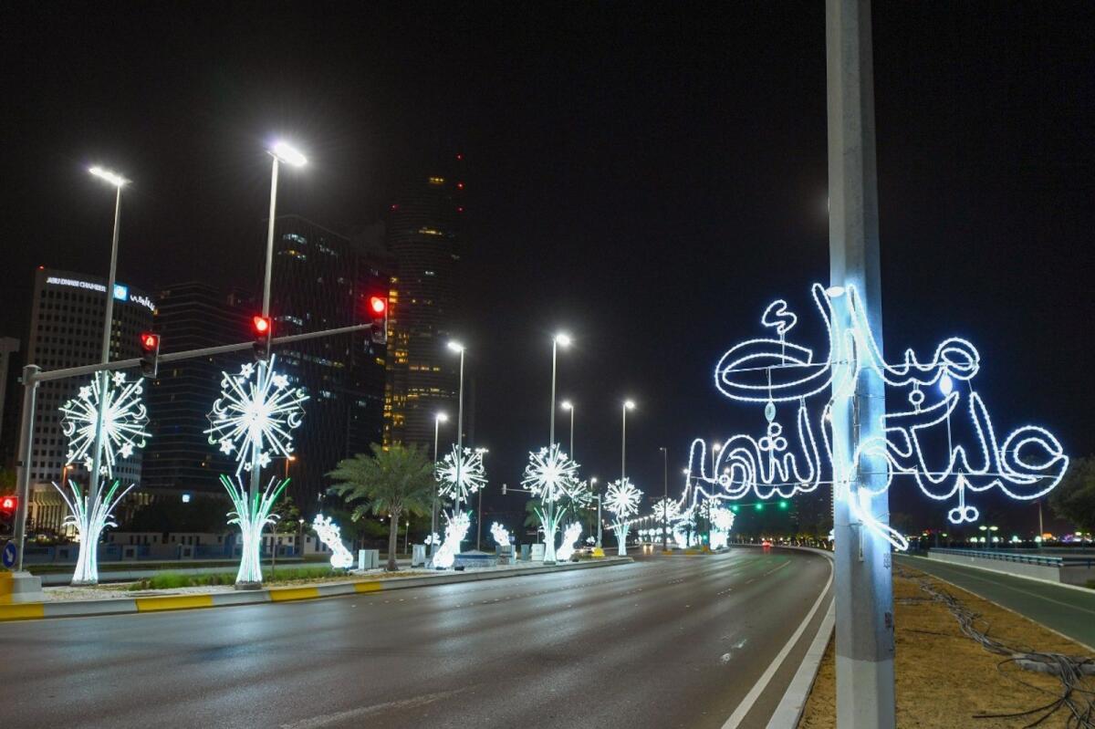 Look: Abu Dhabi streets light up with 4,000 decorative pieces the holy month - News | Times