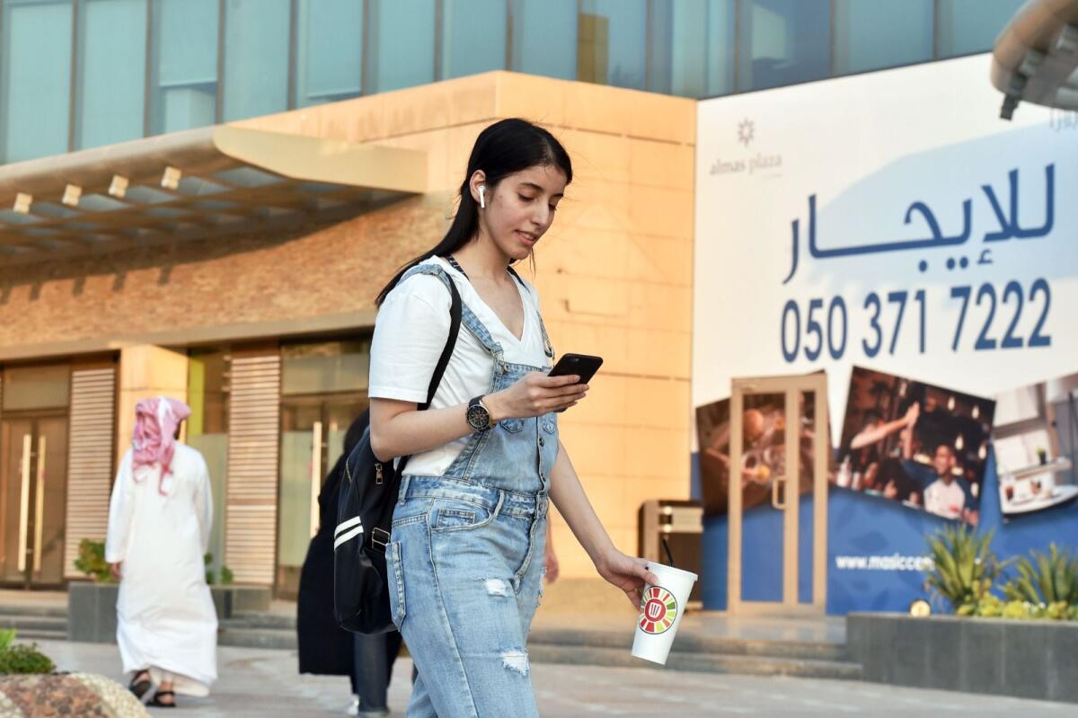 Leaving UAE for good? How to cancel mobile plans - News | Khaleej Times