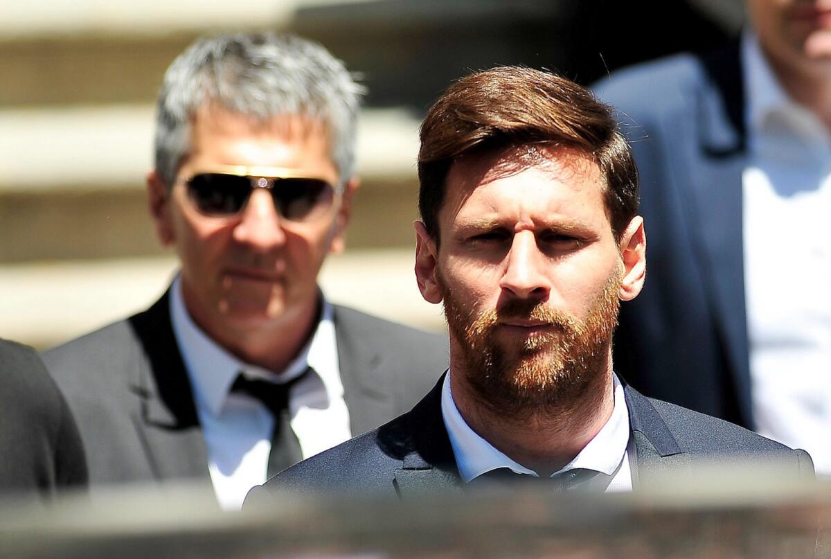Messi's father meets Barcelona president, says his son wants to return ...