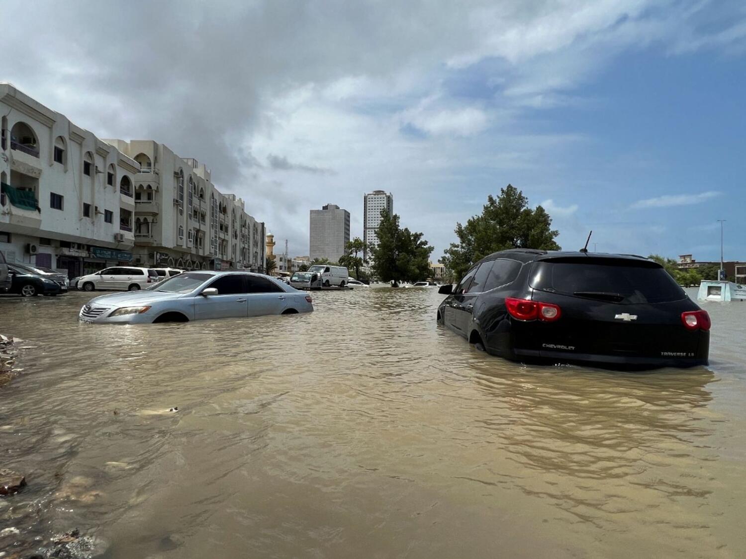 Бывают ли дожди в дубае. ОАЭ Эль Фуджайра. Потоп в ОАЭ 2022. Ливень в Дубае. Наводнение в Дубае 2023.