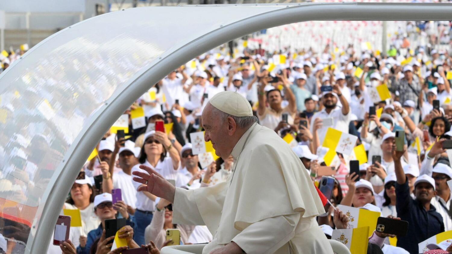 30,000 worshippers attend Pope’s mass in Bahrain
