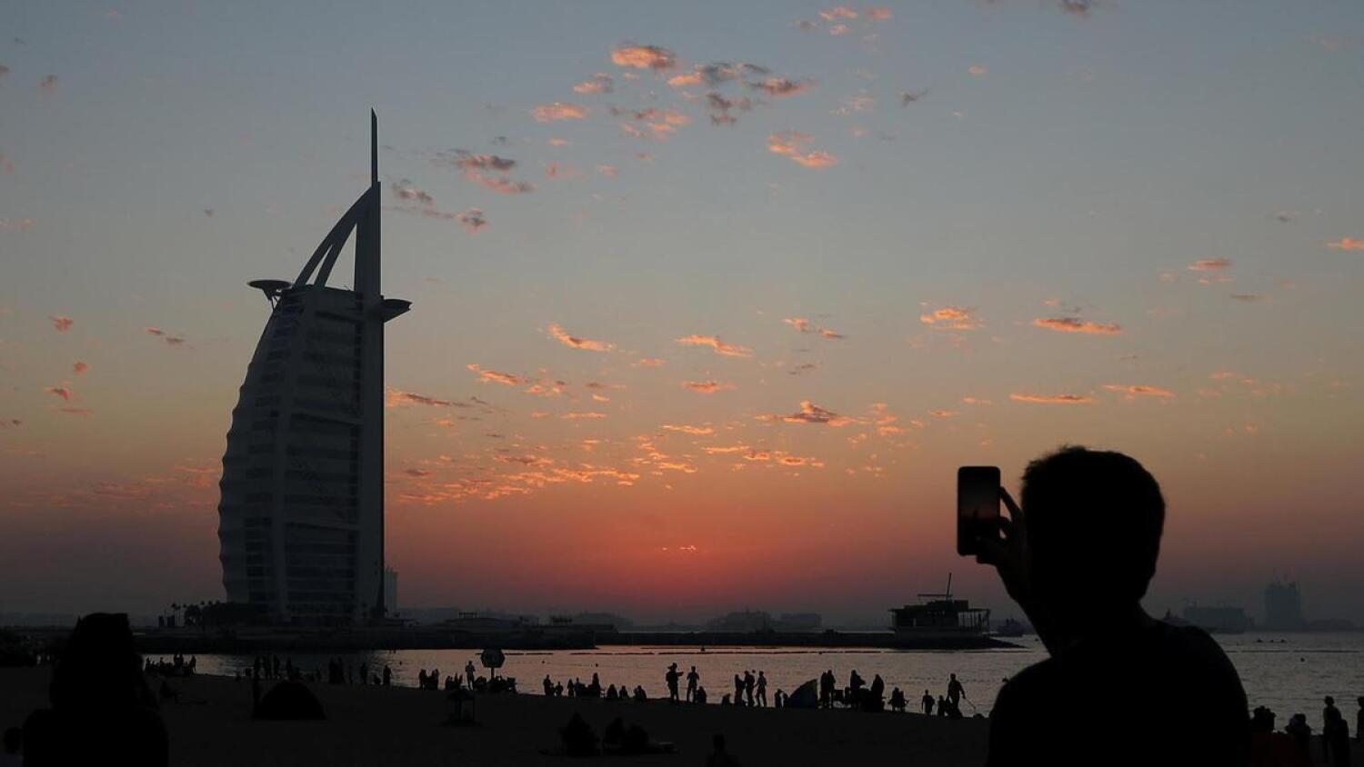 Астрахань Абу Даби жара фото. Погода в ОАЭ фото жара. Погода в Дубае на 14 дней. Погода в Дубае в начале июня. Погода дубай на 14 вода