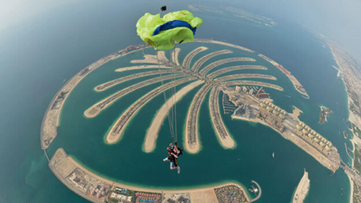 跳伞迪拜。 照片仅供说明之用