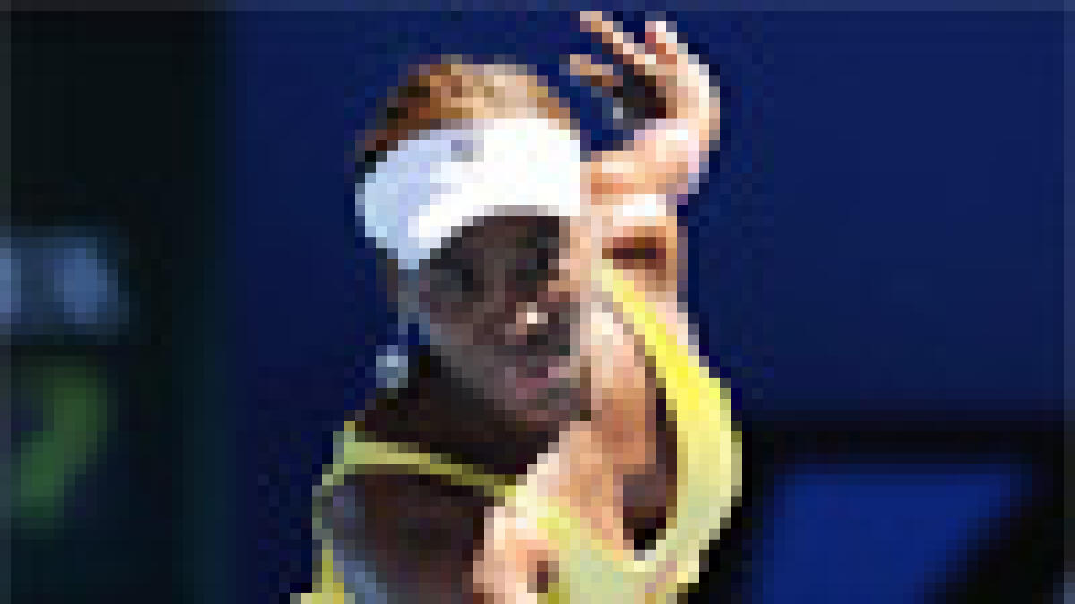 Venus hobbles as Wozniacki, Henin breeze through