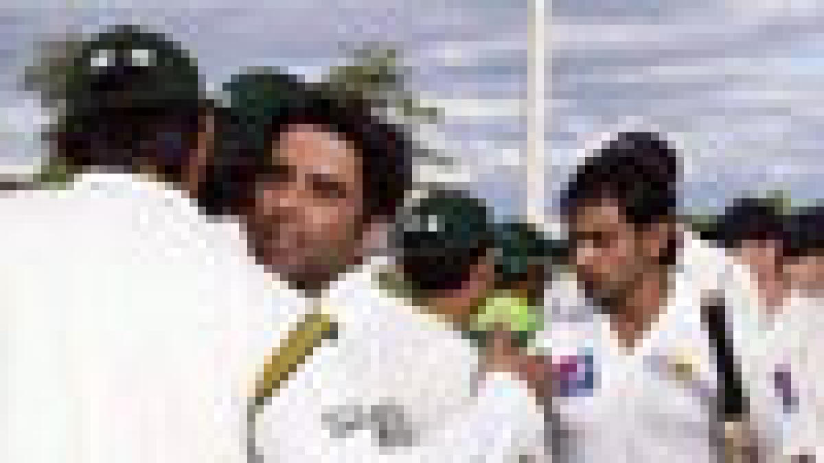 Pakistan beats New Zealand by 10 wickets in 1st Test