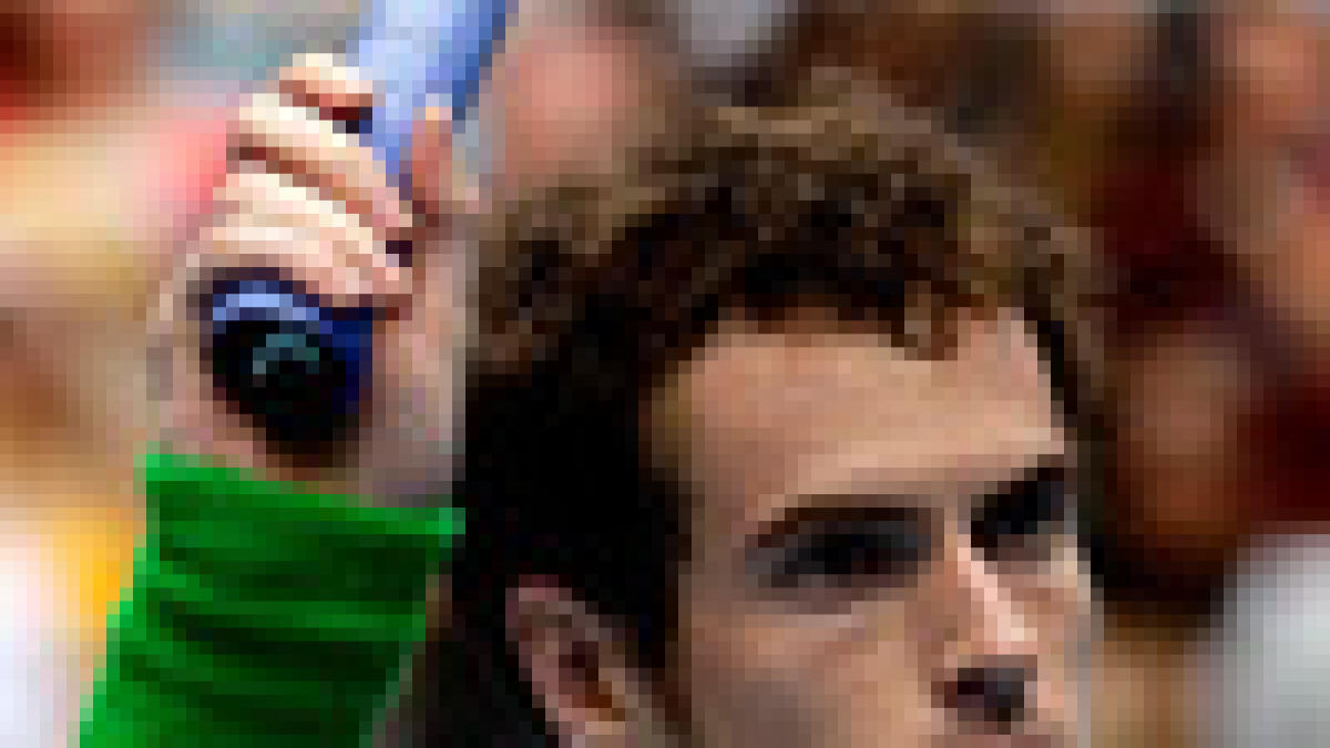 Murray marches on, Clijsters to meet Zvonareva