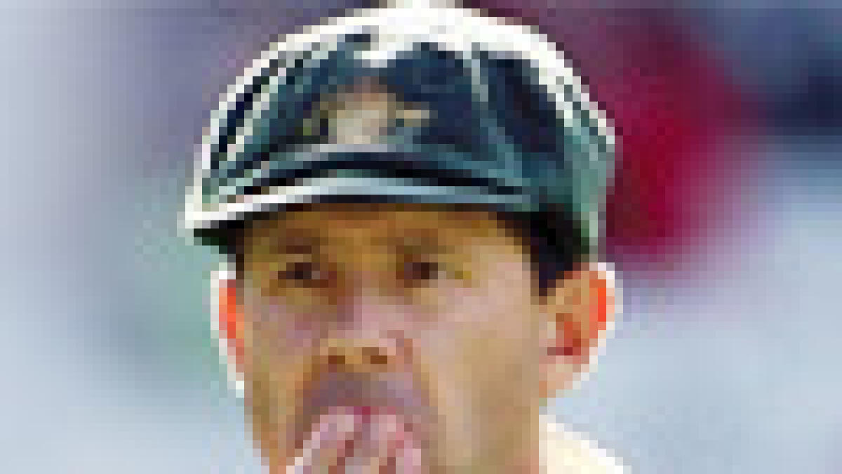Ponting apologises for Ashes umpire row