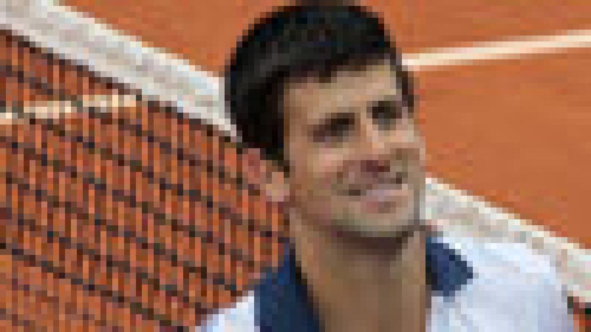 Djokovic romps past Ginepri, faces Melzer