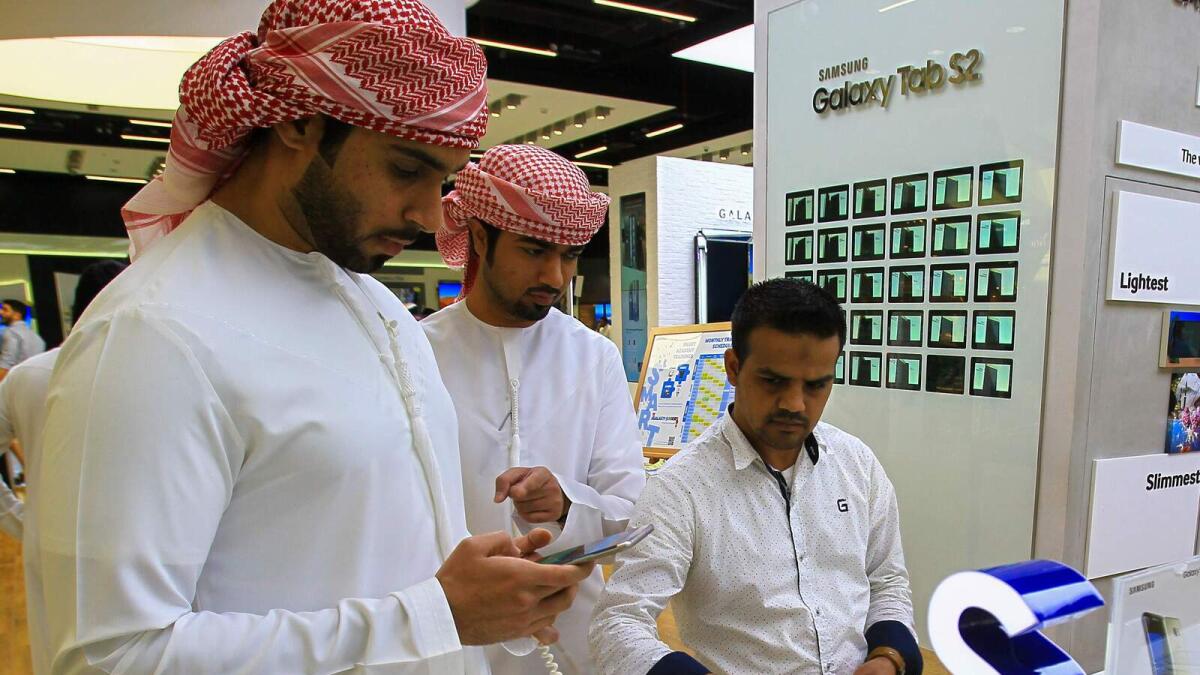 Galaxy S7 edge hits UAE shelves
