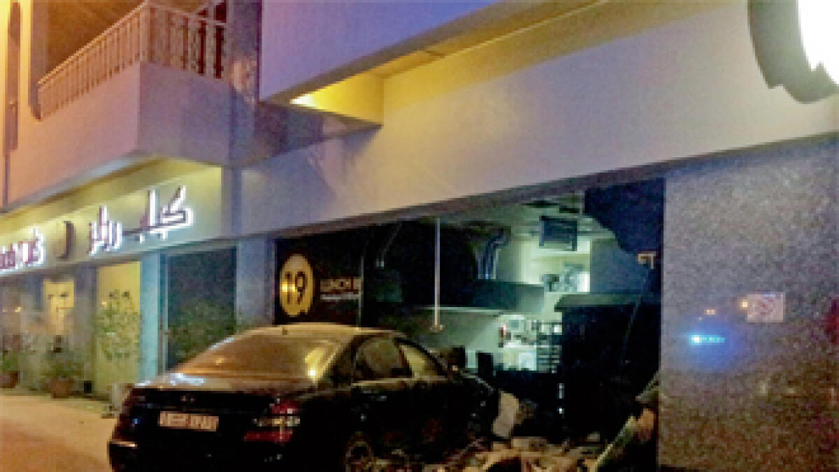 3 die as car crashes into Dubai restaurant