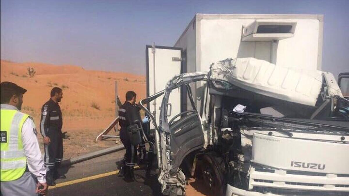 Man dies after truck rams into lamp post in UAE