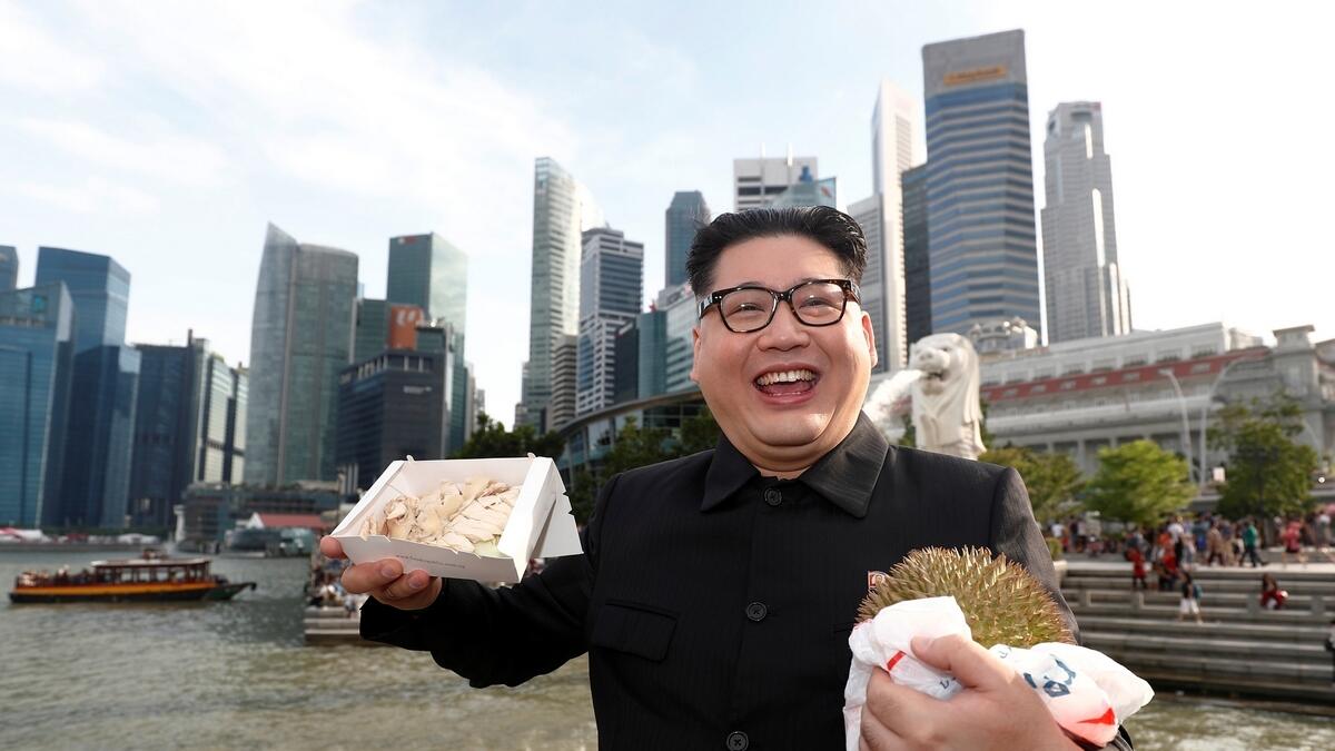 Video: Kim Jong-un poses for selfies in Singapore ahead of Trump summit