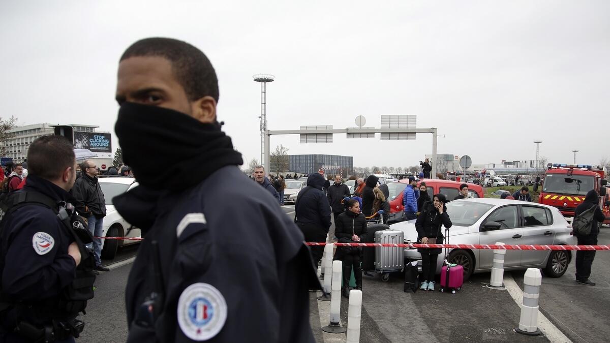 2,000 evacuated after scare at Pariss main airport 