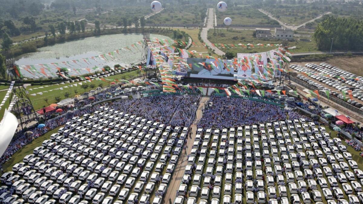 Indian diamond merchant gives away 600 free cars to staff  