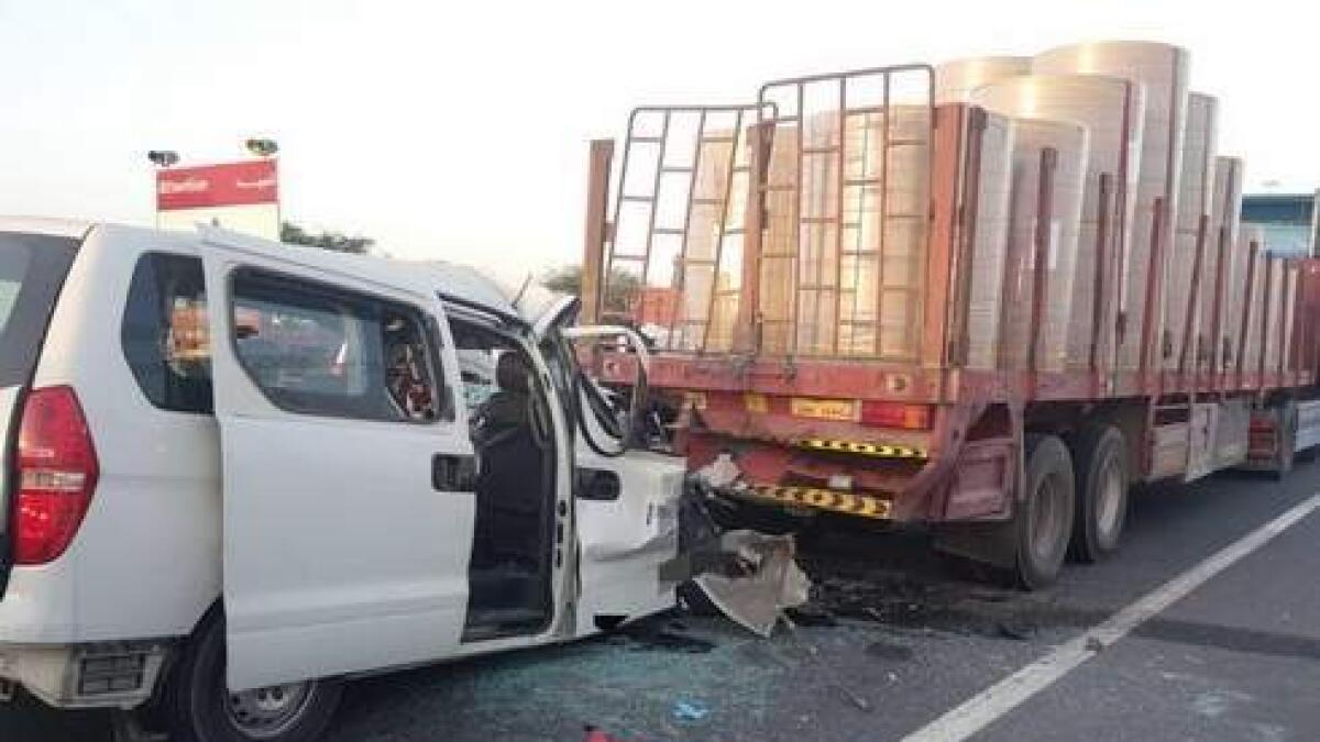 2 dead, 5 injured in accident on Emirates Road in Dubai