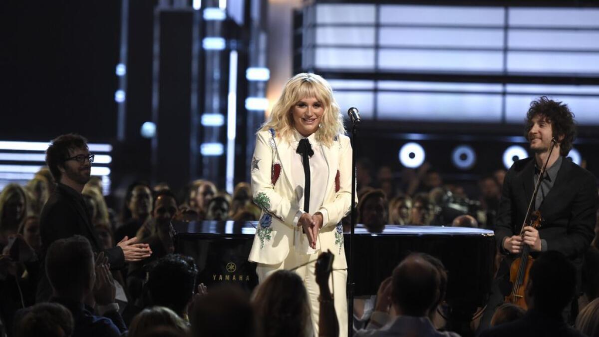 Ben Folds, left, and Kesha perform ‘It Ain’t Me Babe’ at the Billboard Music Awards.