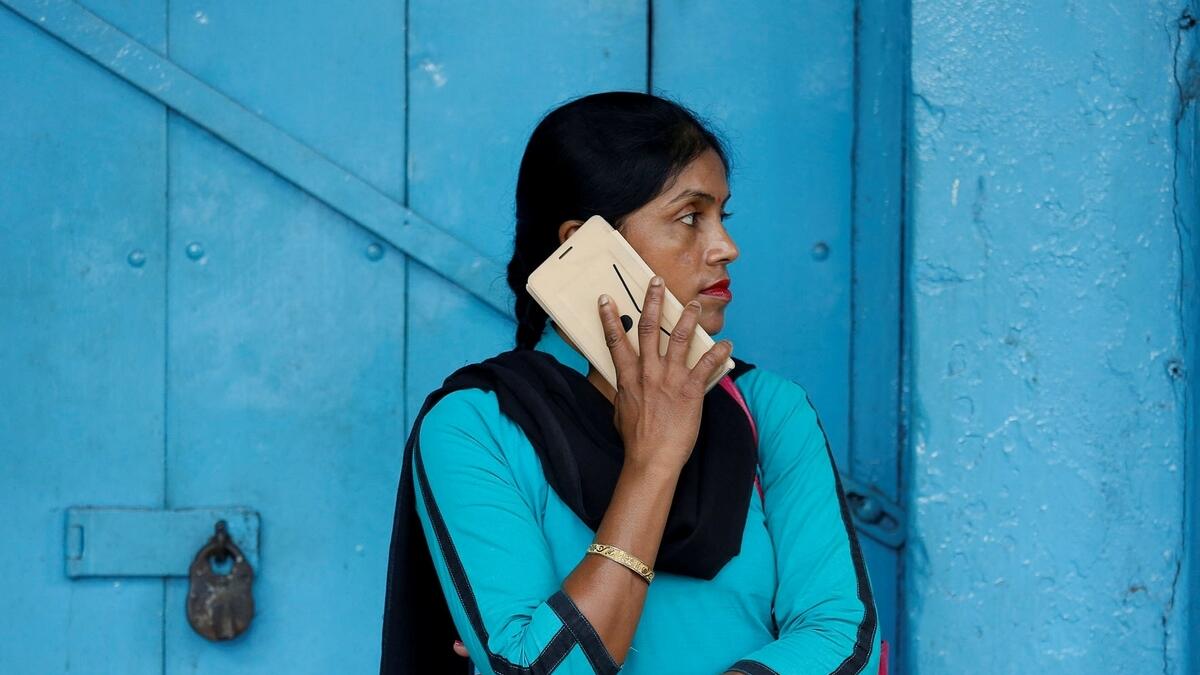 India mulls tax to boost local smartphone production