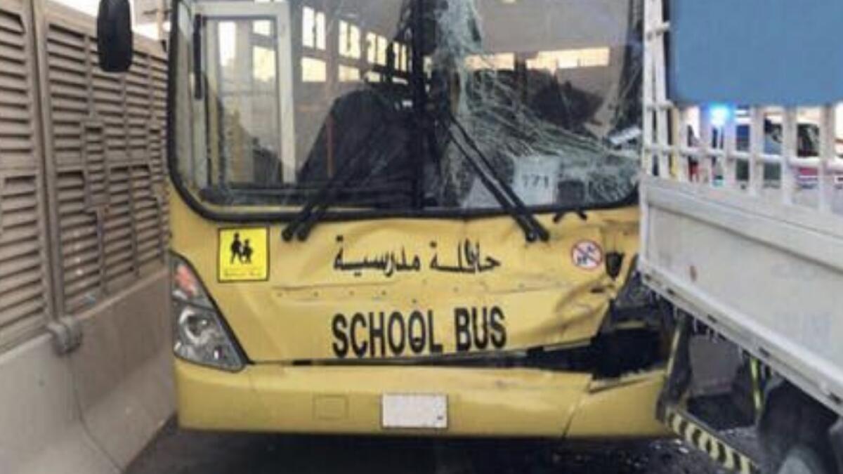 8 students injured in multi-vehicle accident in Abu Dhabi