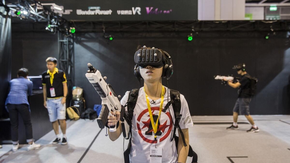 When reality cant hold our attention, can virtual reality do better?