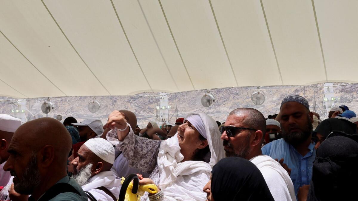 Muslim pilgrims take part in the Satan stoning ritual, during the annual haj pilgrimage in Mina, Saudi Arabia June 18, 2024. Photo: Reuters