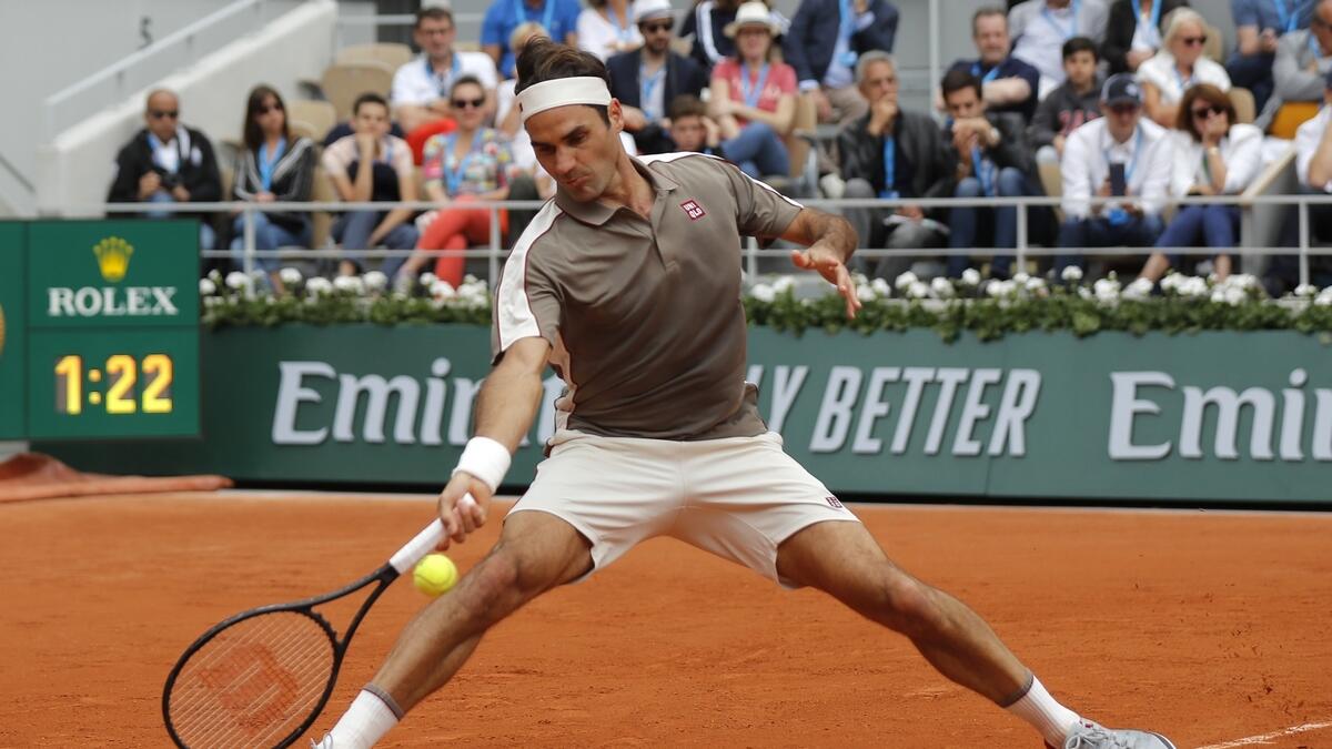 Federer marks Paris return with victory