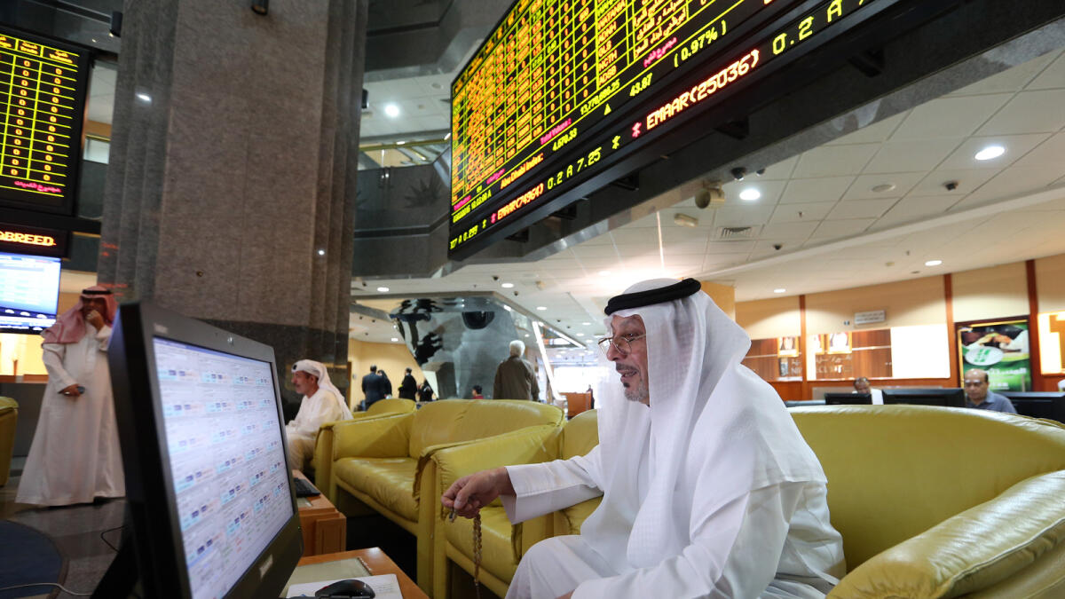 Gulf markets mixed as oil drops; foreigners boost Egypt