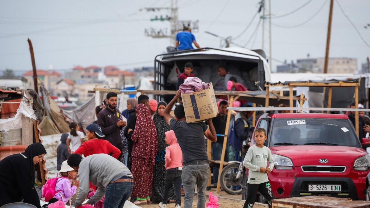Palestinians pack their belongings as they prepare to flee Rafah in the southern Gaza Strip. — Photo: AFP