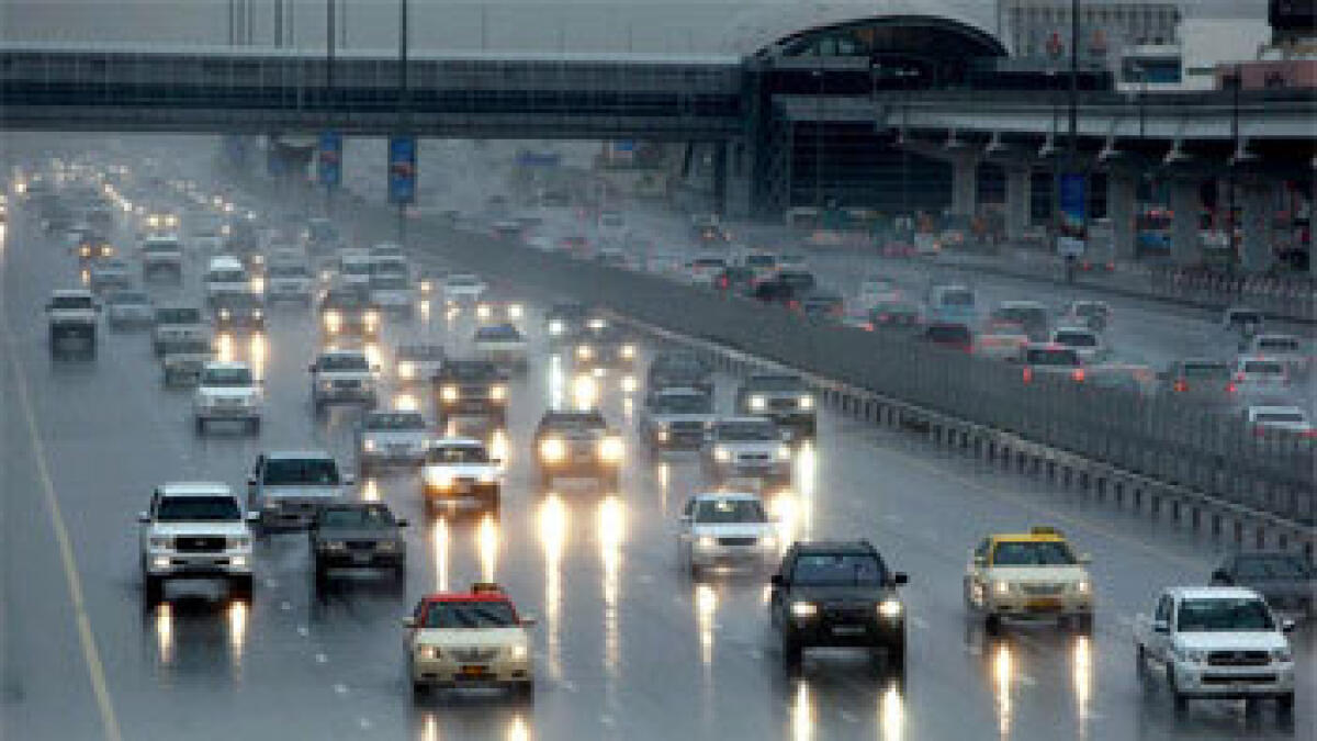 Heavy to moderate rains lash the UAE