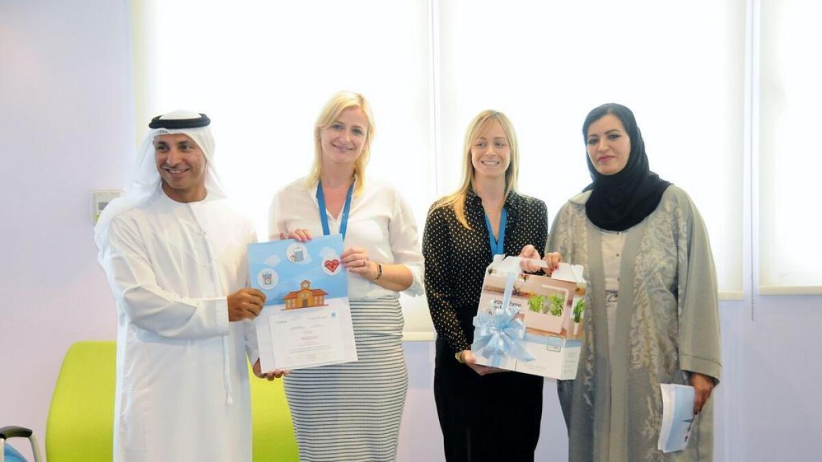 Dr Abdulla Al Karam awarding GEMS Wellington Academy - Dubai Silicon Oasis with Most innovative school in implementing health and wellbeing programmes.