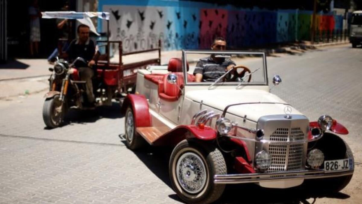 Palestinians classic car replica turns heads in Gaza