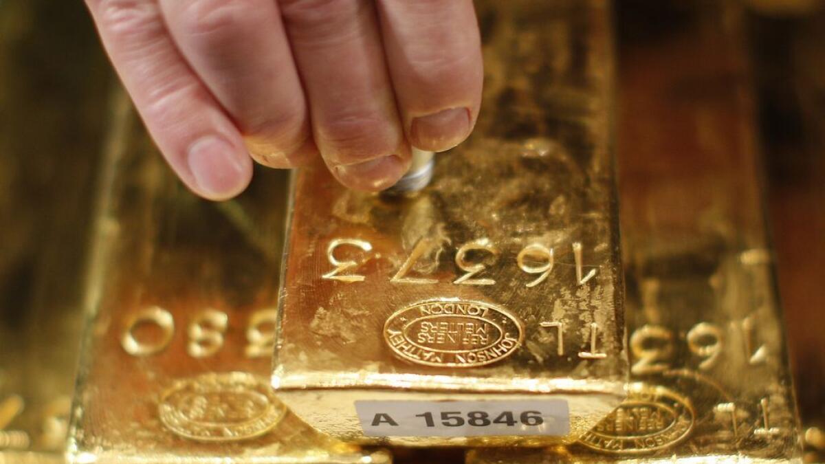 Gold at 4-month low, tumbles Dh 25 on weak global cues