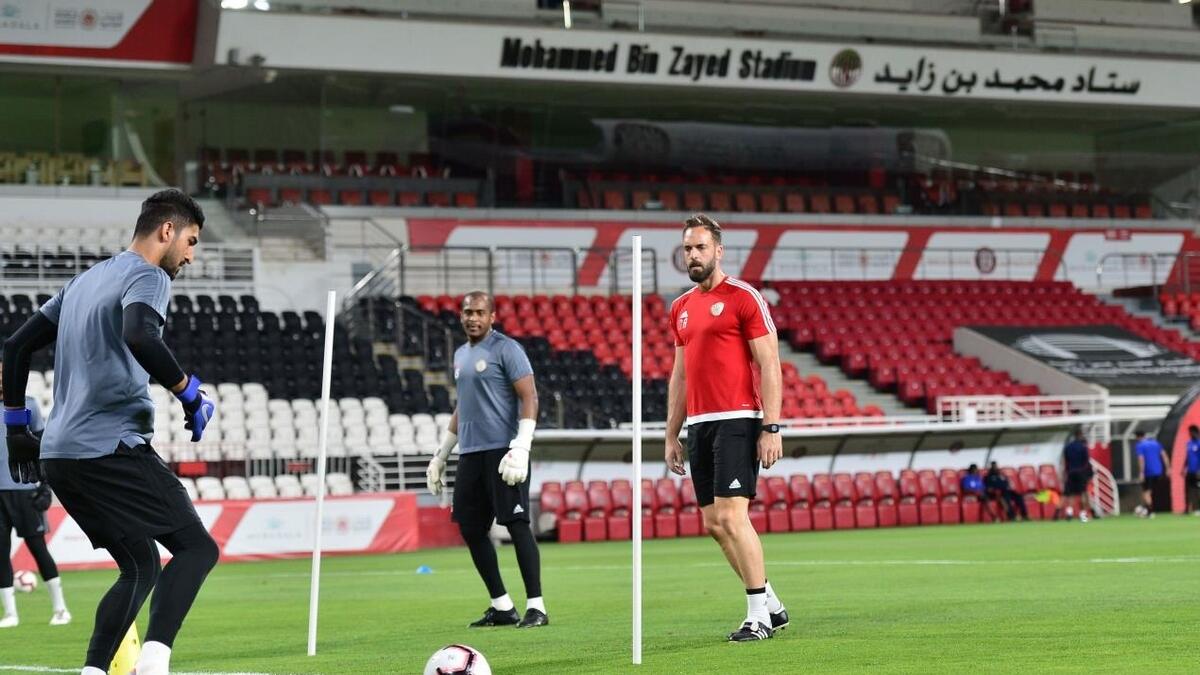 Almunia passes on his expertise to Jazira keepers