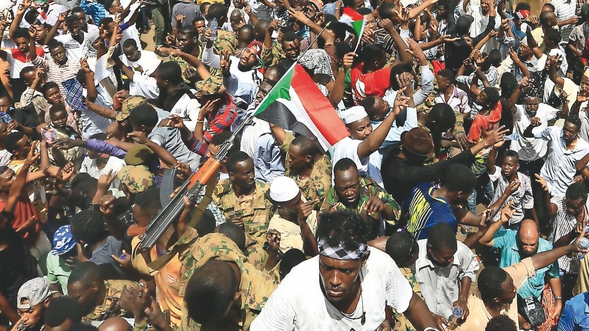 Sudan army promises civilian government 