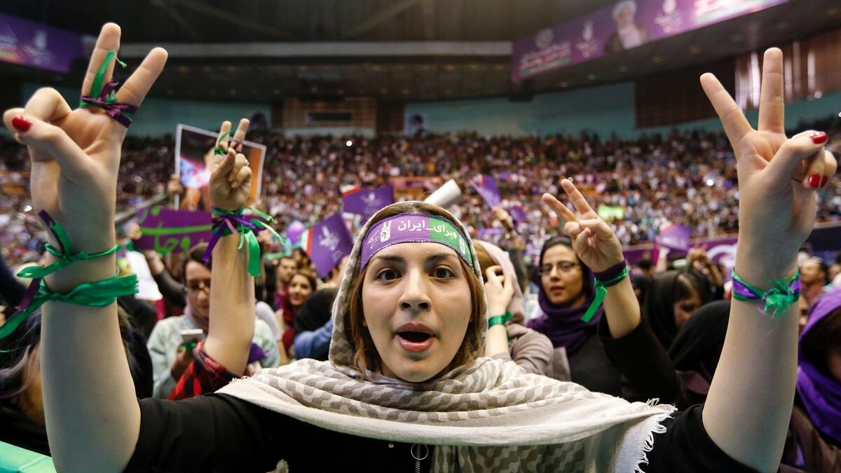 Missing reformists draw applause at Rohani rally