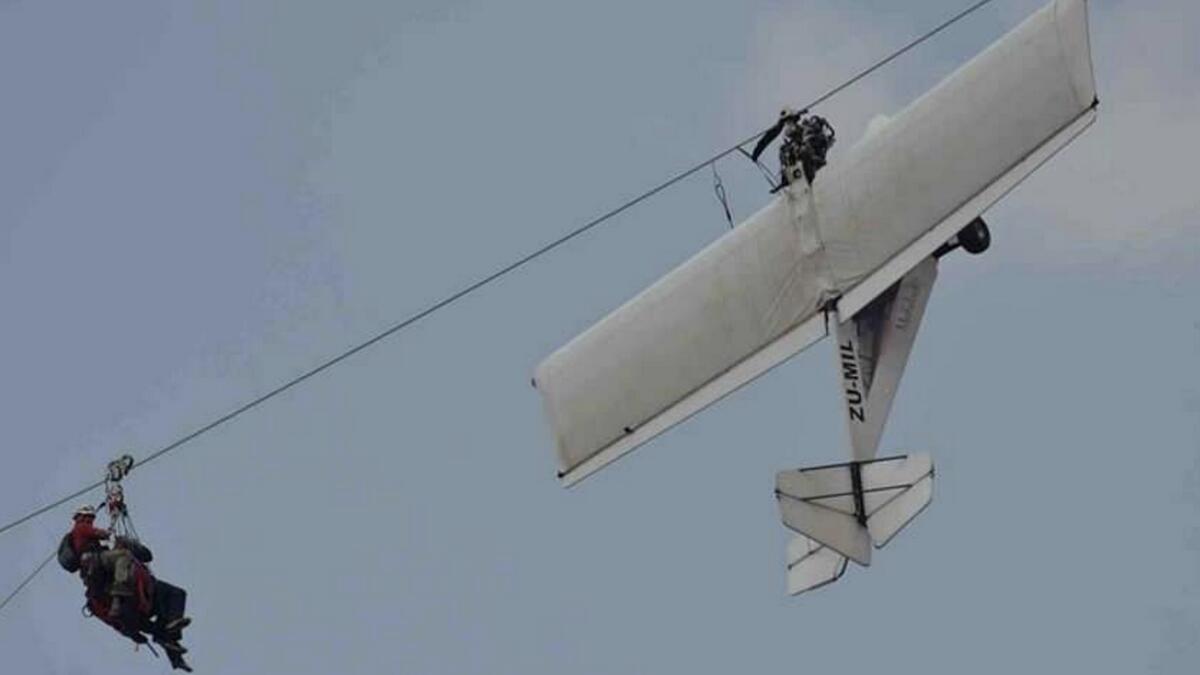 Video: Plane crash leaves couple hanging from wire 