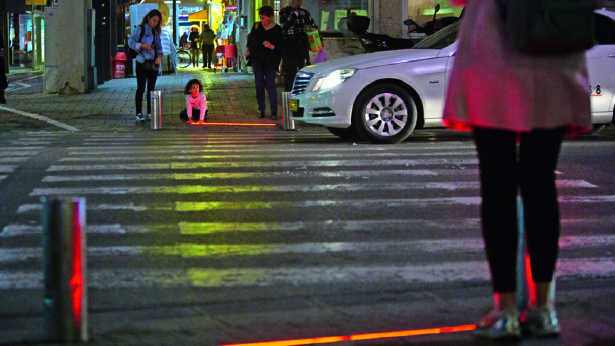 Zombie lights to help mobile-obsessed walkers cross main streets