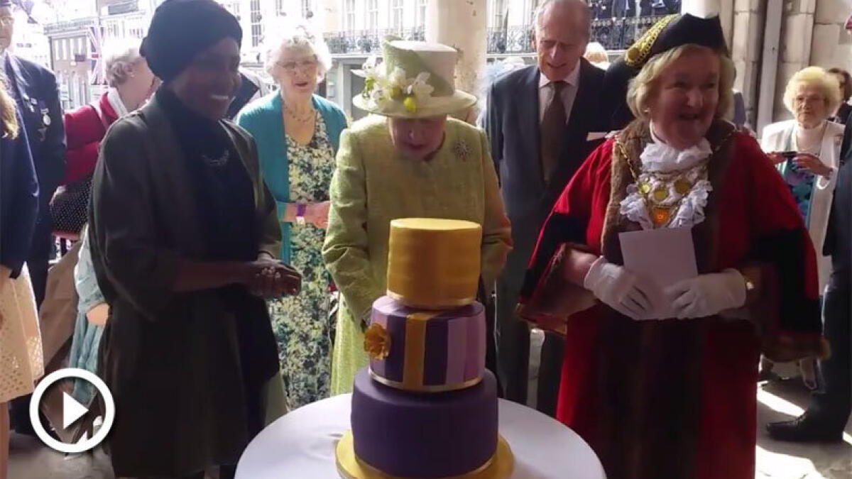 Queen cuts 90th birthday cake as crowds celebrate 