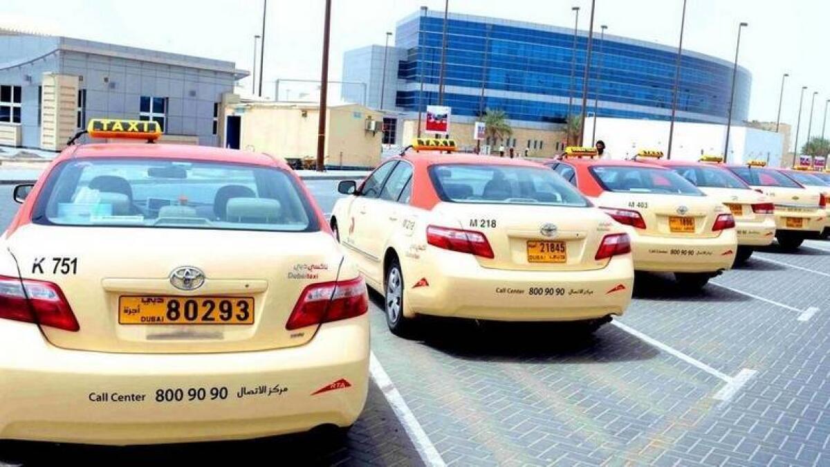 UAE, combats, coronavirus, Dubai taxis, distribute, thousands, donated meals, needy