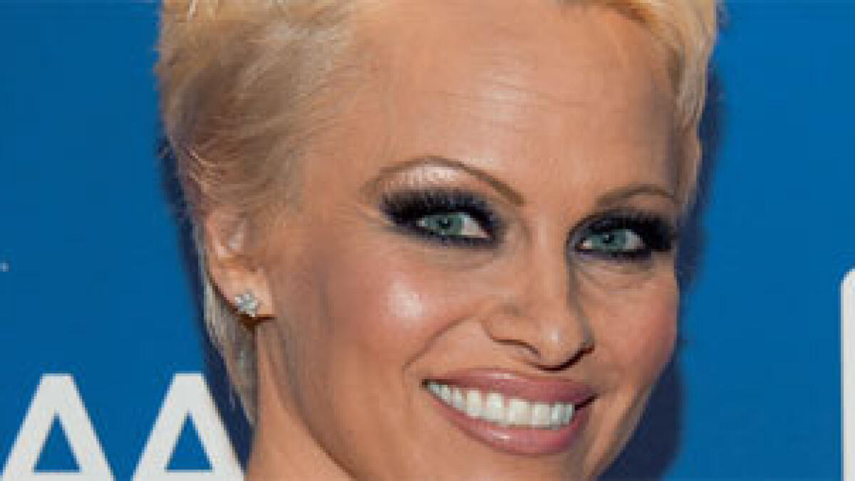 Pamela Anderson withdraws divorce plea