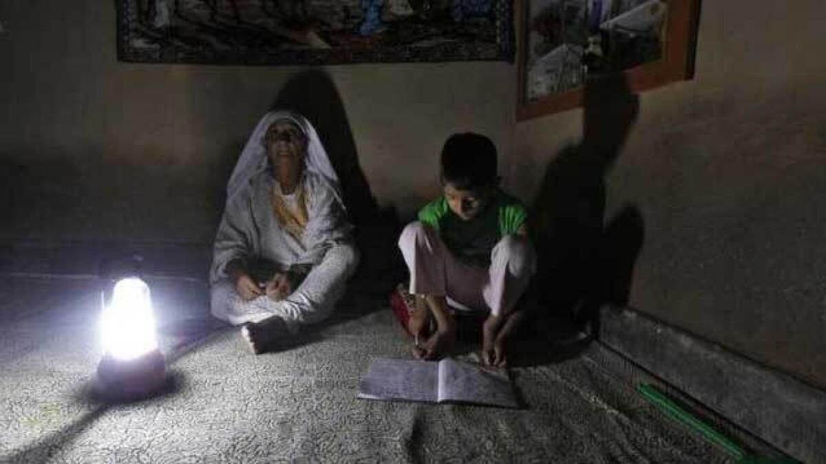 Some UAQ residents face blackout for failing to update data