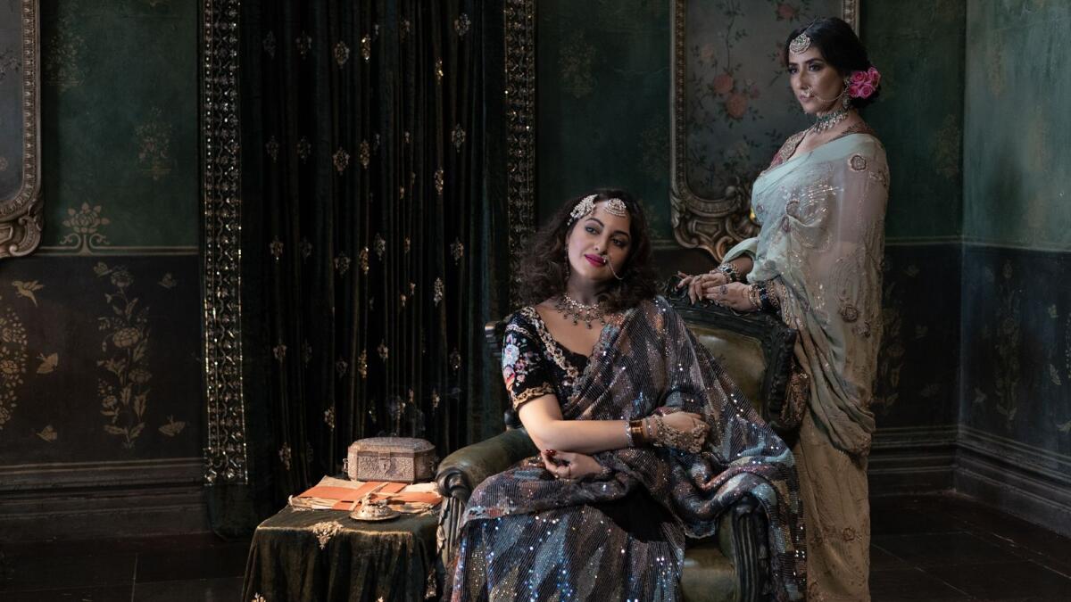 Sonakshi Sinha as Fareedan, Manisha Koirala as Mallikajaan in 'Heeramandi: The Diamond Bazaar'