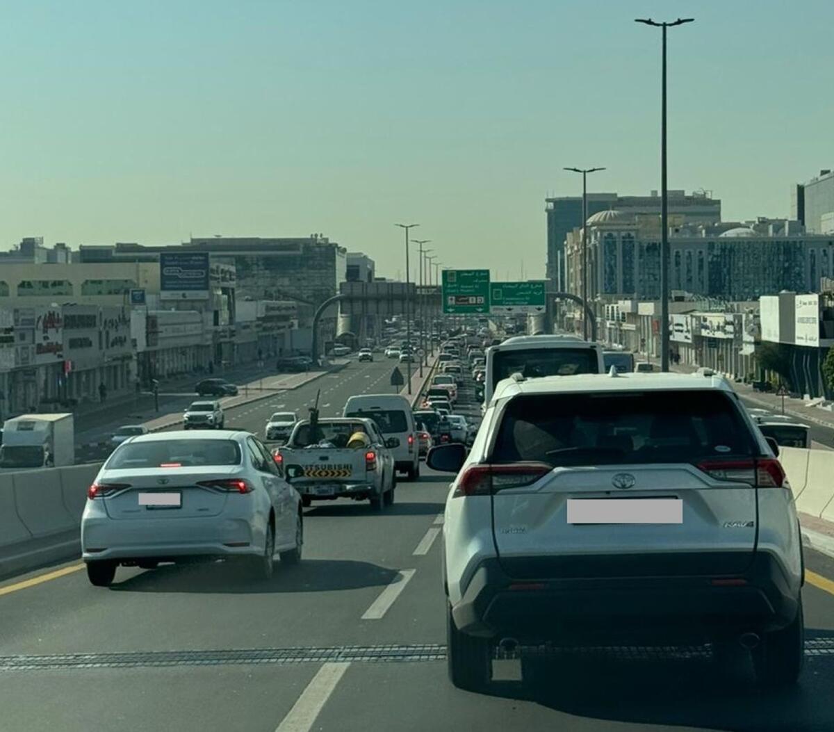 Traffic situation Friday morning heading to DXB. KT Photo: Nasreen Abdulla