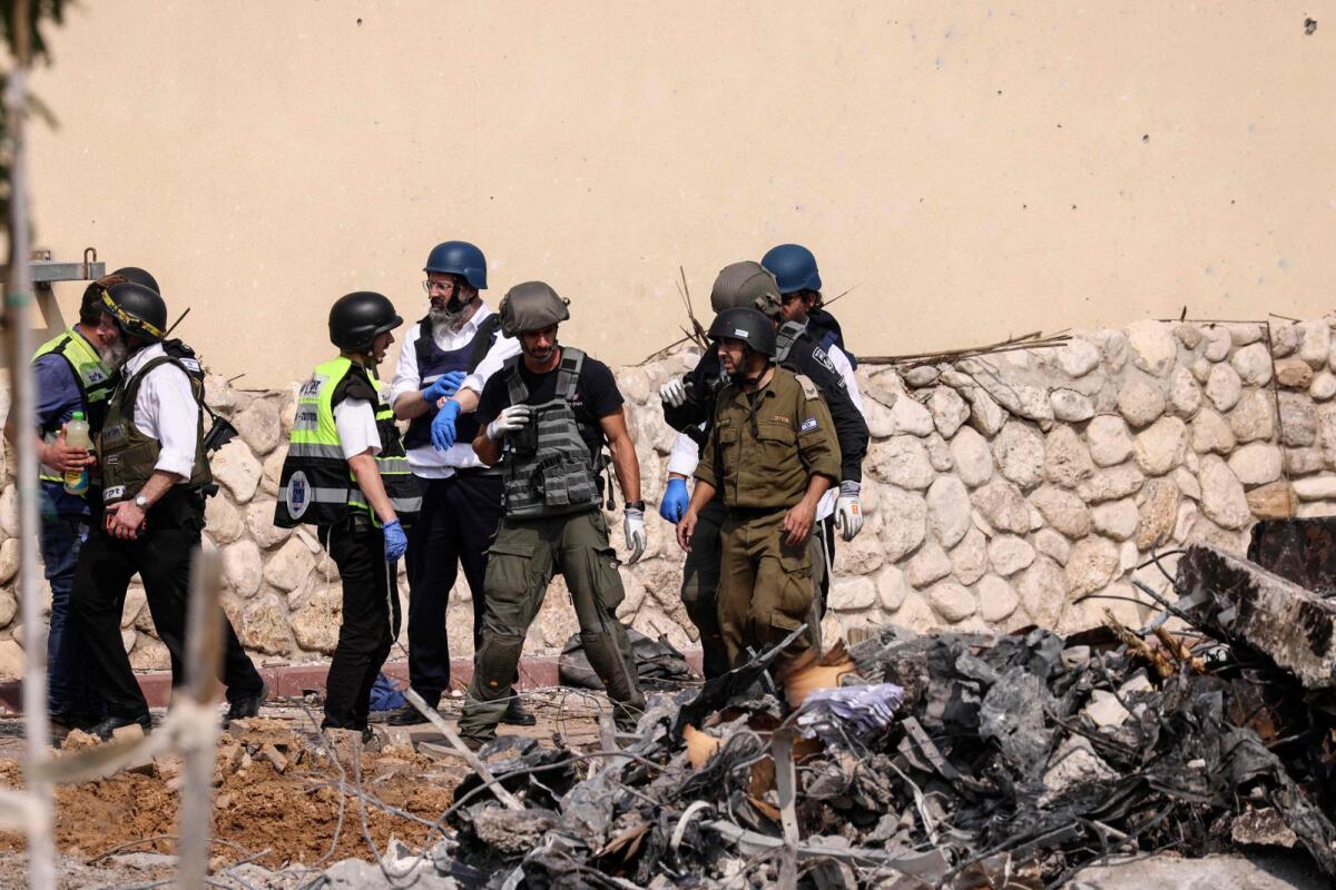 Rescuers and security forces gather in front of an Israeli police station in Sderot. Photo: AFP