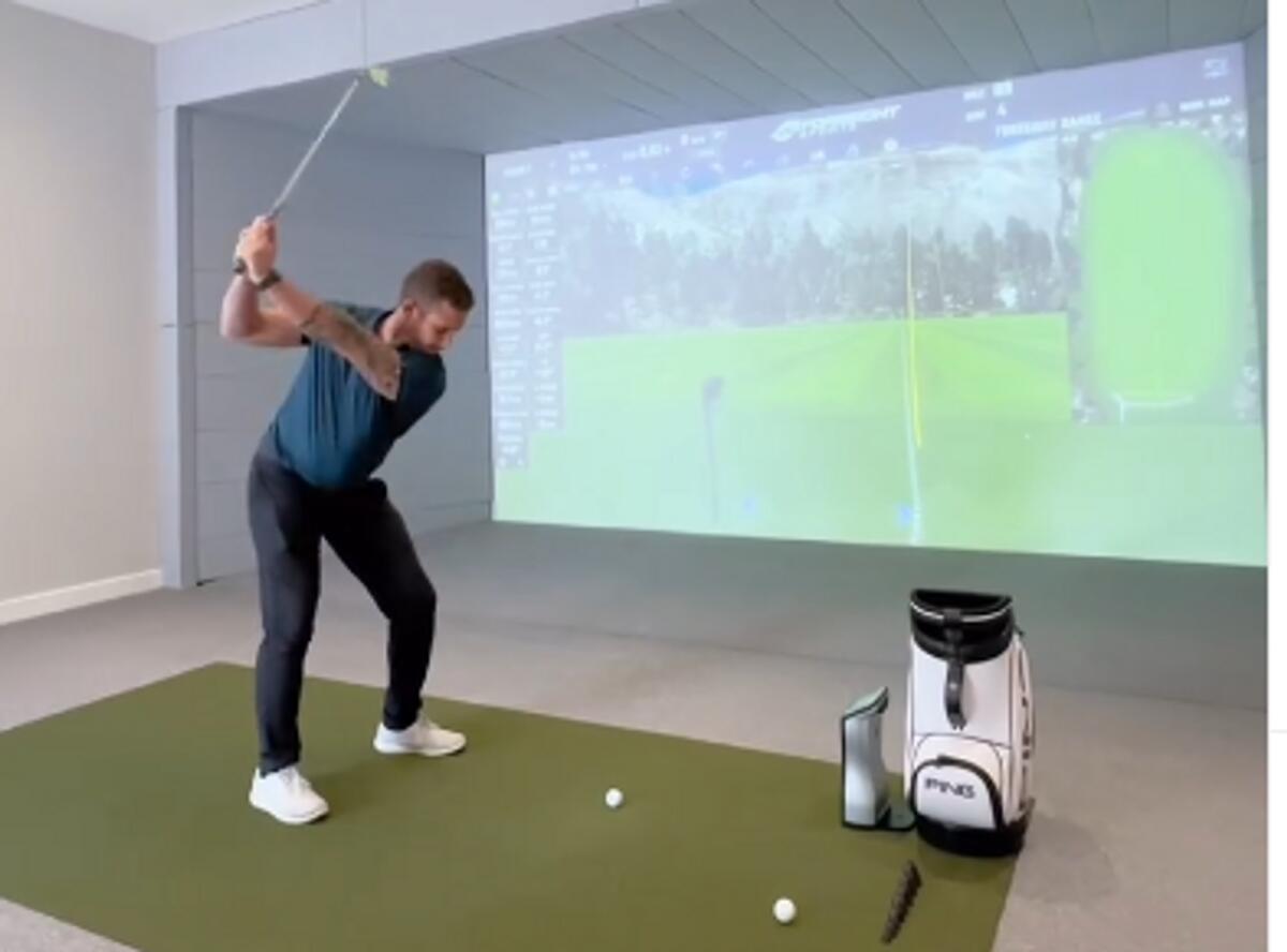 An elite Indoor golf simulator. = Instagram
